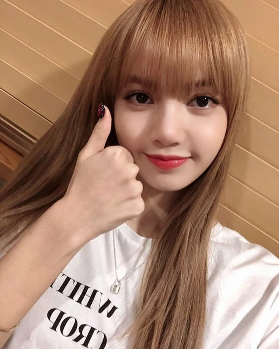 Hình ảnh xinh đẹp của Lisa (Black Pink)