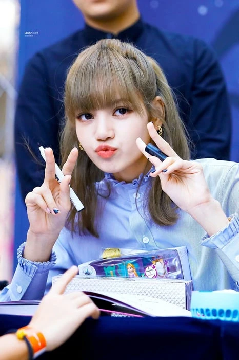 Hình ảnh xinh đẹp của Lisa (Black Pink)